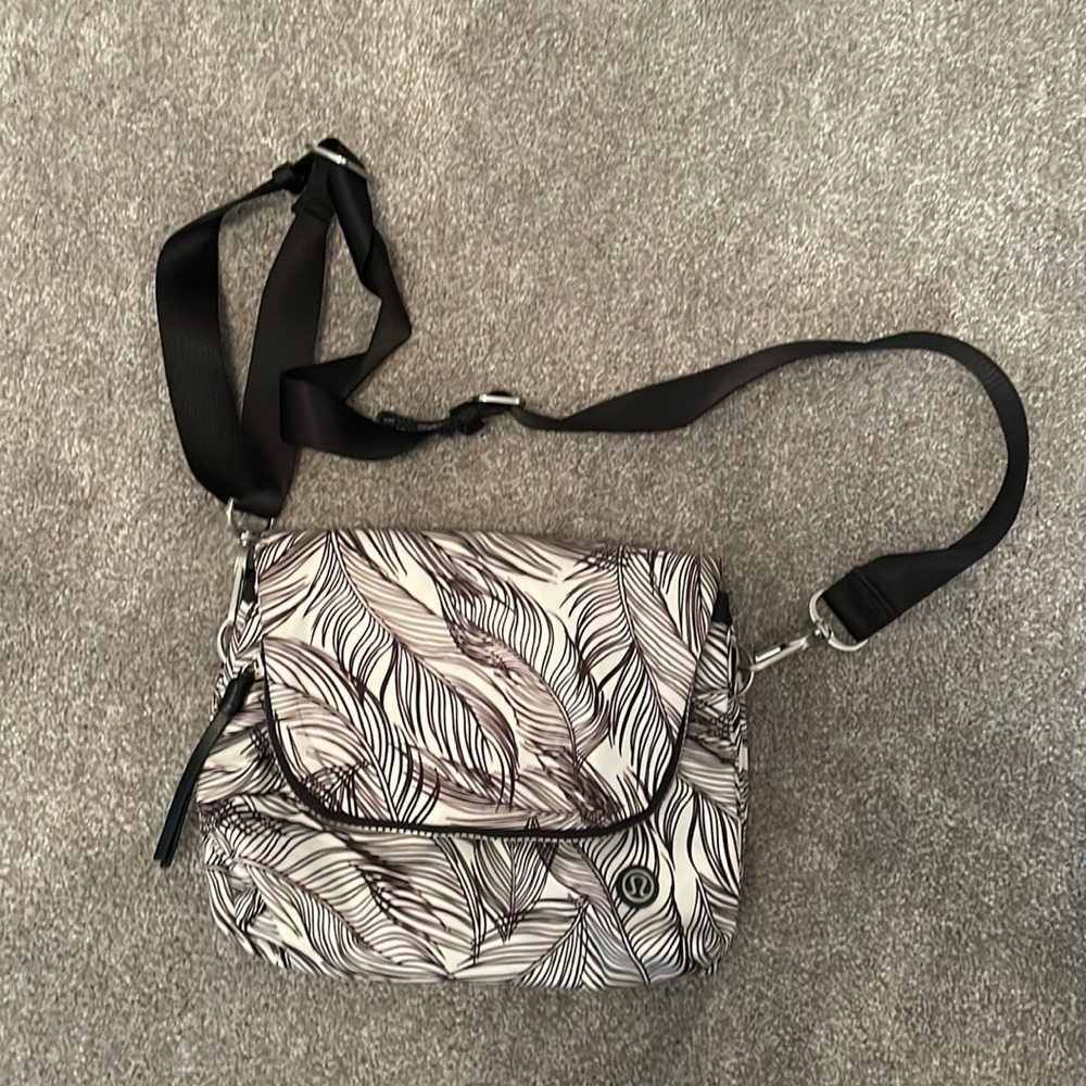 Lululemon festival bag
